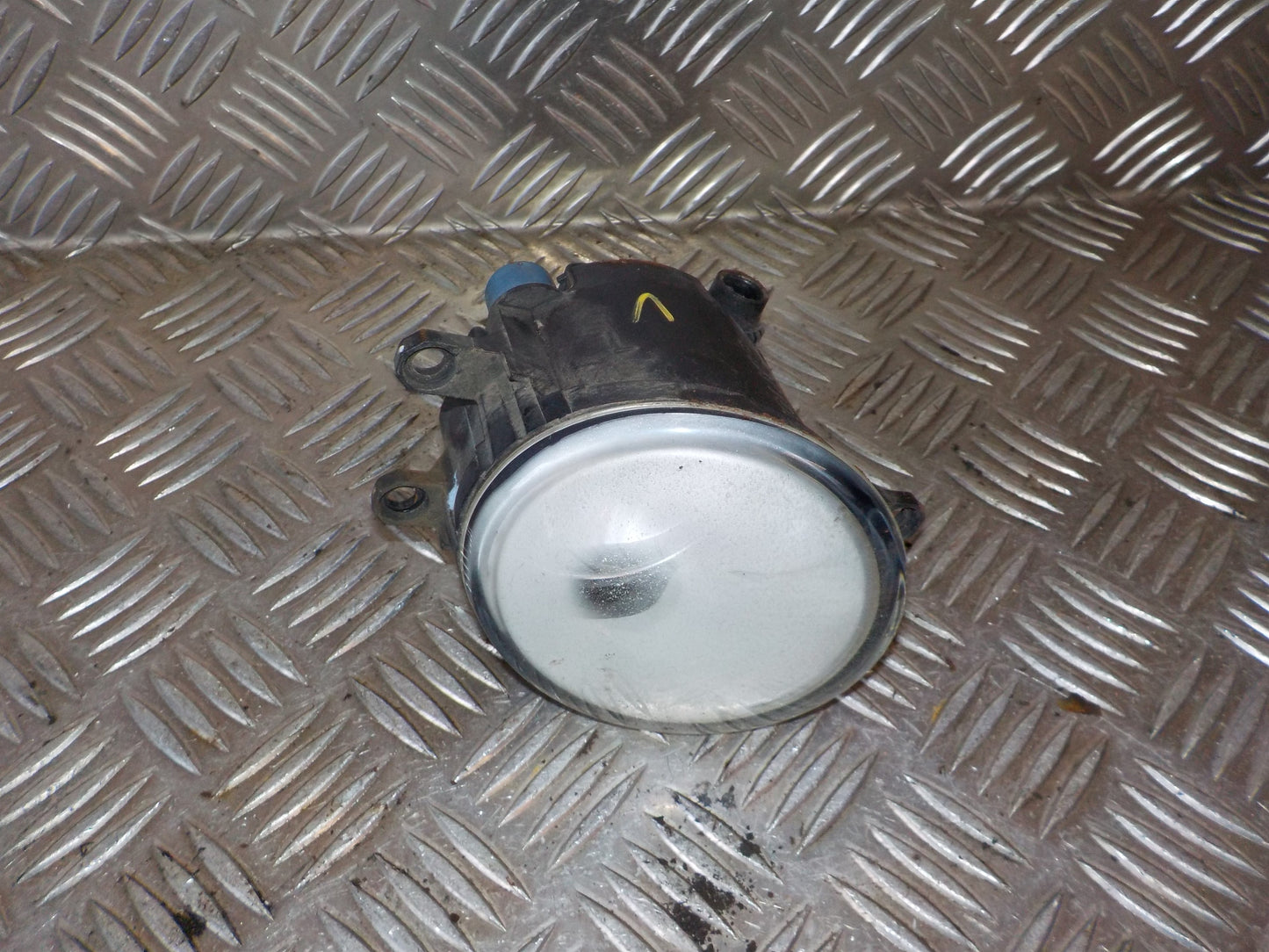 Toyota Yaris Tågelygte For Med OEM Nr. 812200D041 Fra Toyota Ophugger