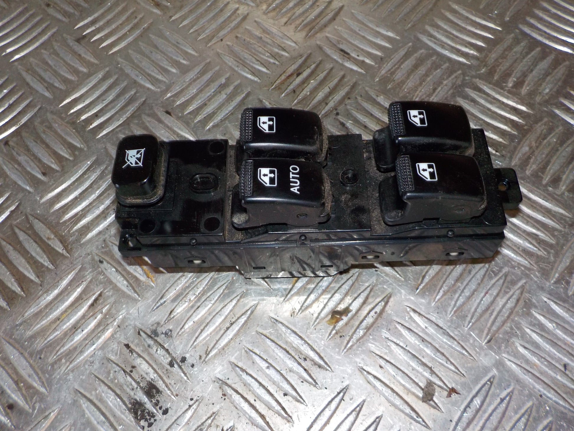 Kia Picanto Kontakt Rudehejs Med OEM Nr. 9857007200 Fra Kia Ophugger