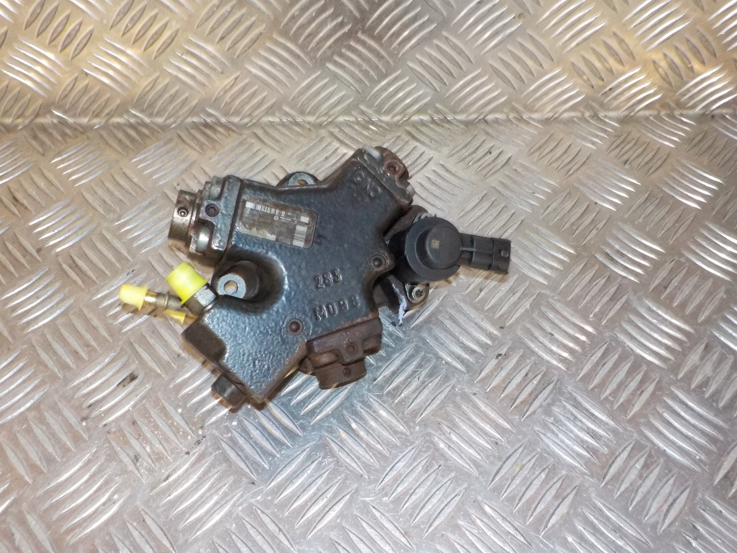 Fiat Punto Evo Højtrykspumpe Med OEM Nr. 0445010243 Fra Fiat Ophugger