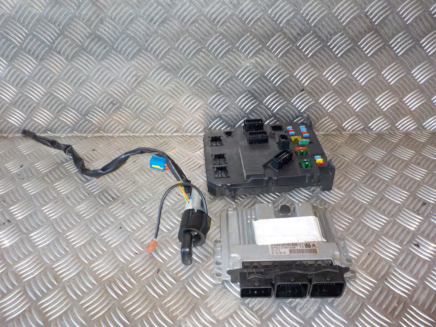 Peugeot 206+ Startspærre Med OEM Nr. 1607697680 Fra Peugeot Ophugger