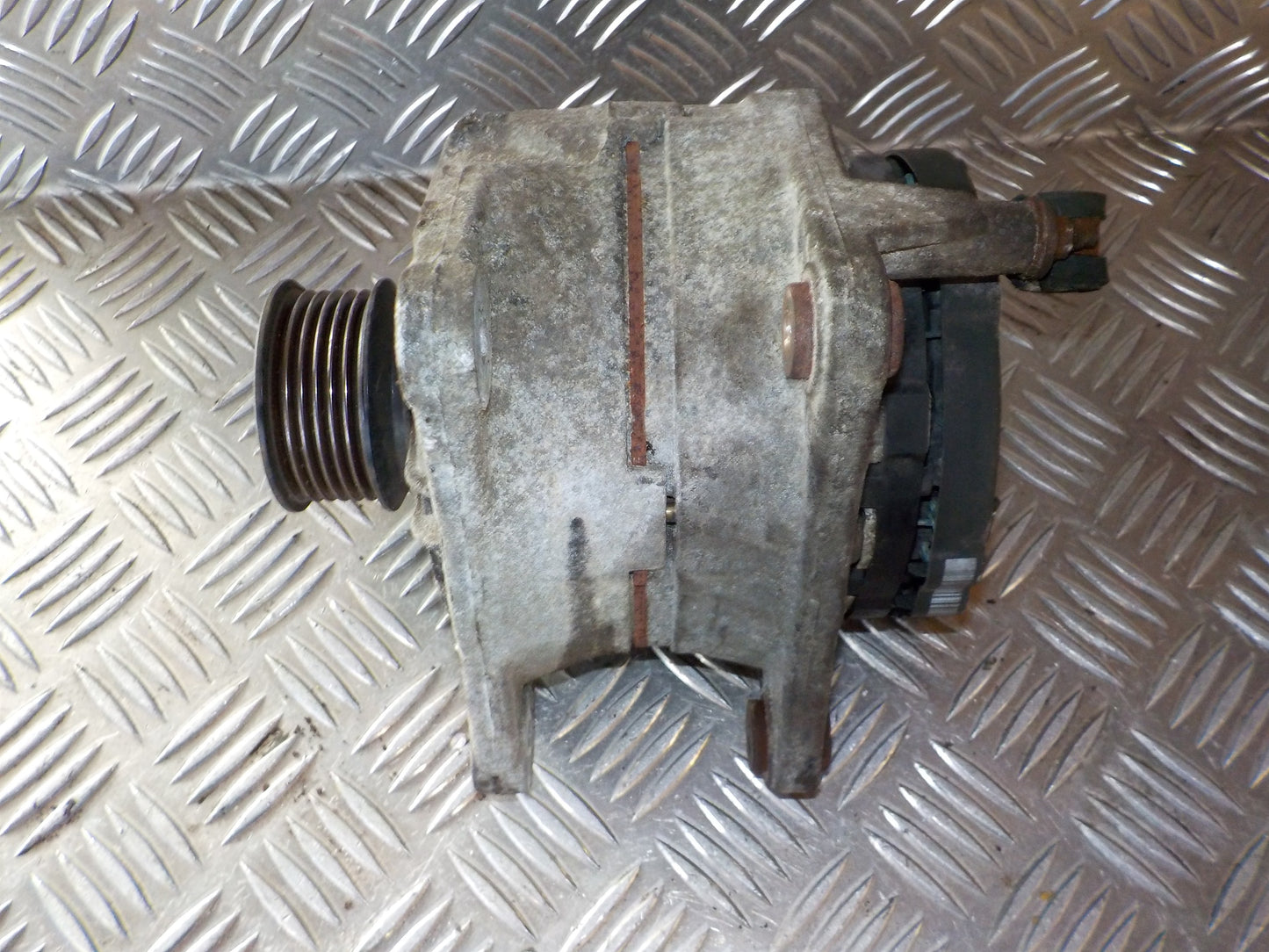 Skoda Octavia Generator Med OEM Nr. 037903023Q Fra Skoda Ophugger