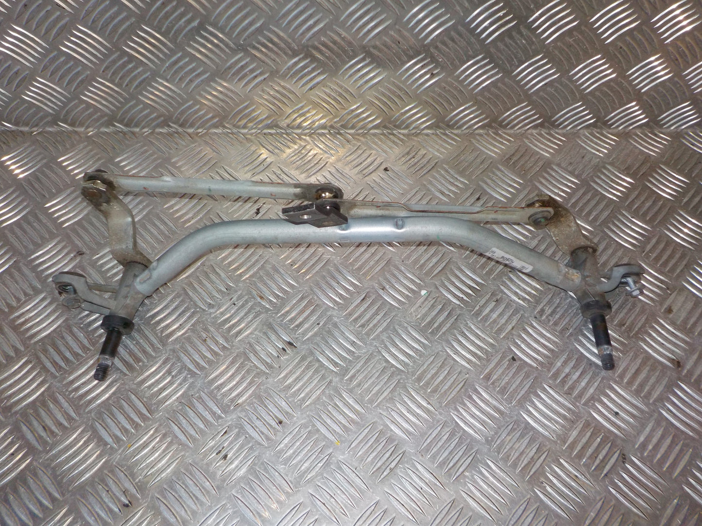 Peugeot 208 Viskertræk Med OEM Nr. 3397021391 Fra Peugeot Ophugger