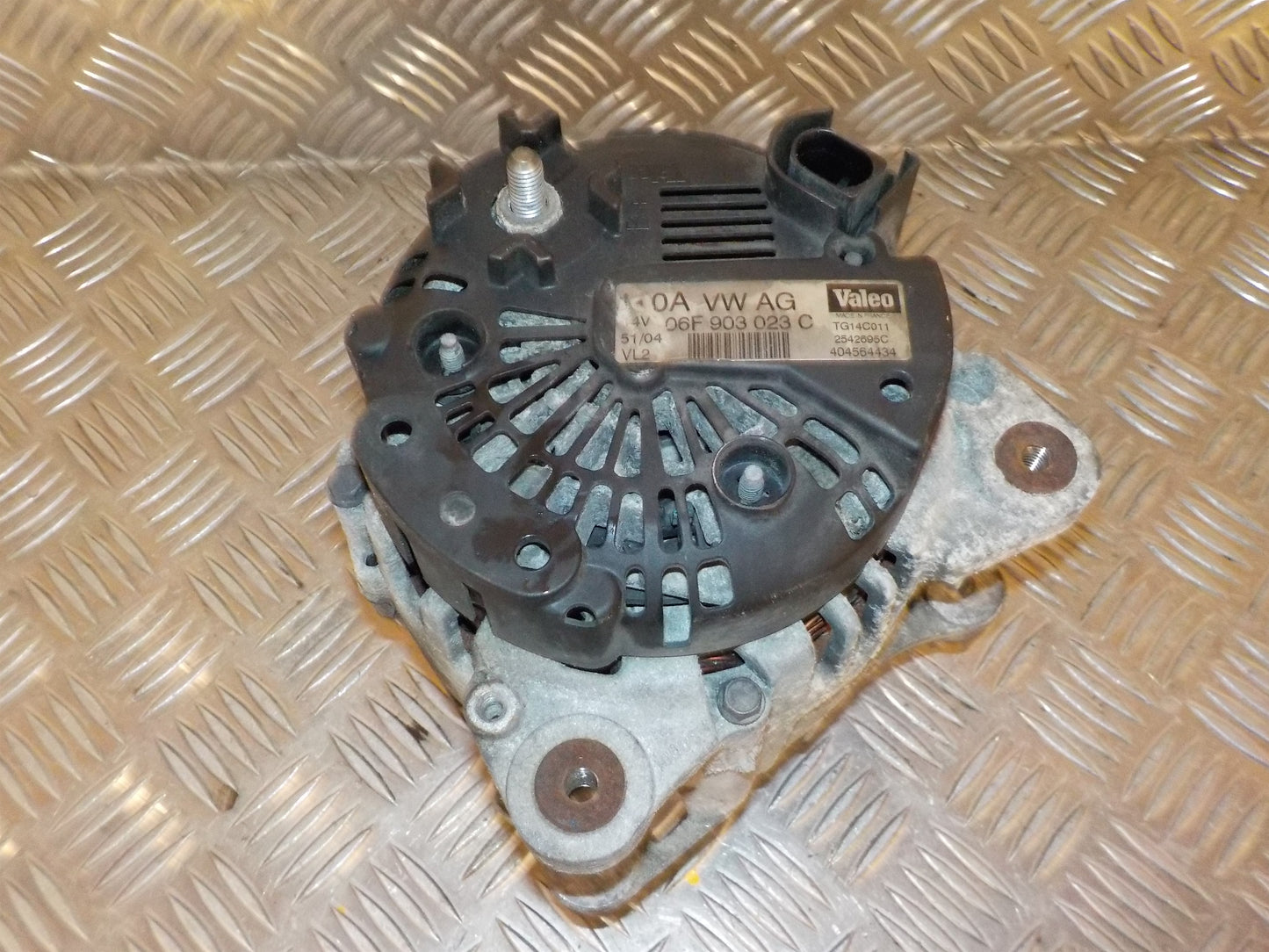 VW Touran 1T GP Generator Med OEM Nr. 06F903023H Fra VW Ophugger