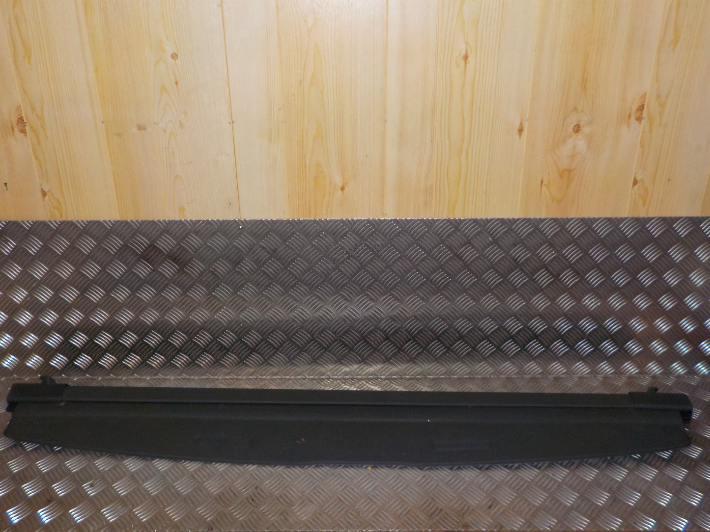 VW Transporter T5 1.Fac: Okt 2009/Jul 2015 Bagageafdæk/Rullegar. Stc Med OEM Nr. 7H5867773C Fra VW Ophugger