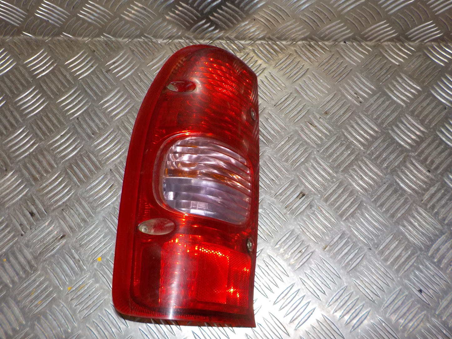 Mazda Pickup B Baglygte Med OEM Nr. Ophugger Fra Mazda Ophugger