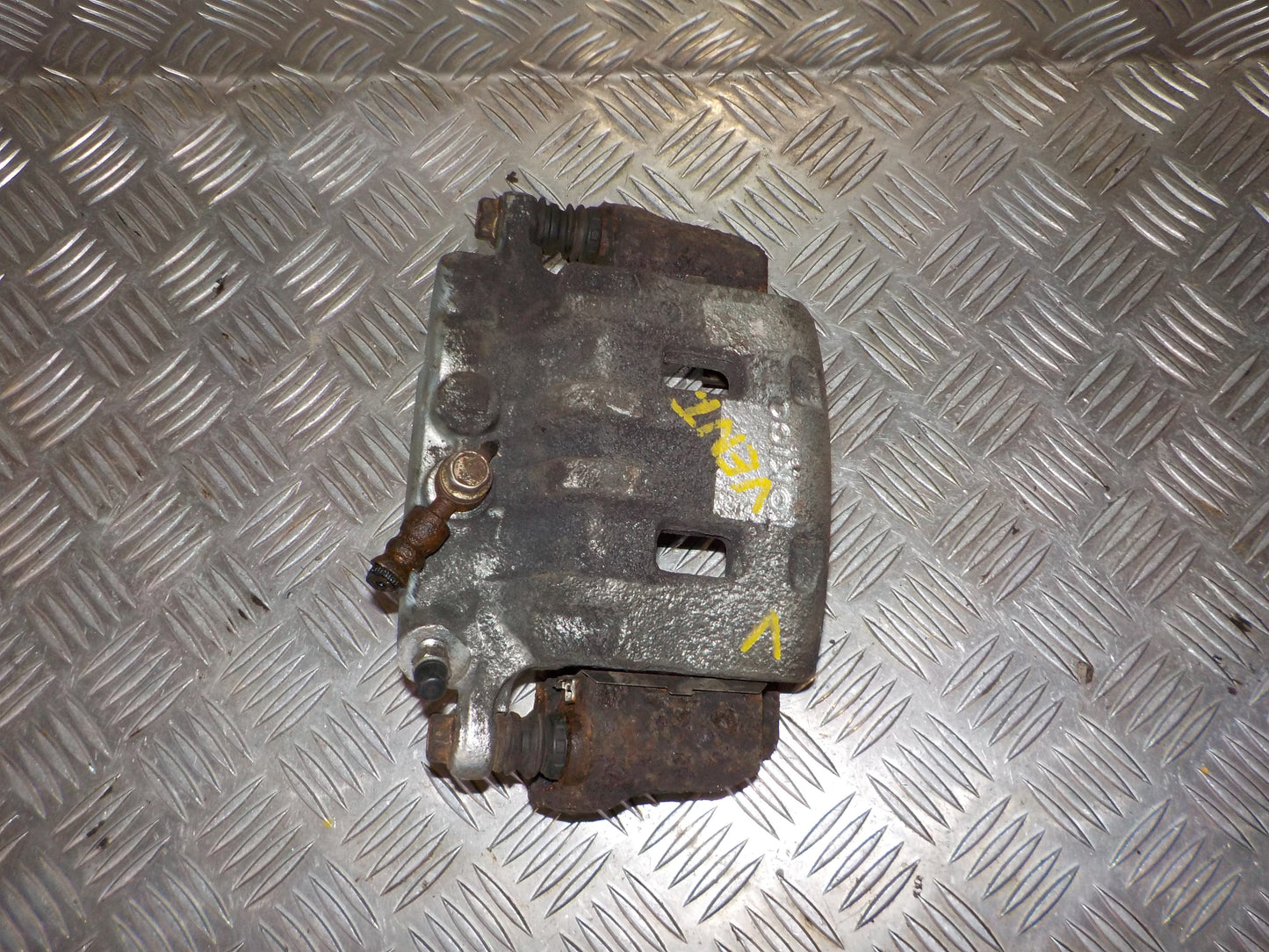 Mazda Pickup B Bremsekaliber VF Med OEM Nr. Ophugger Fra Mazda Ophugger