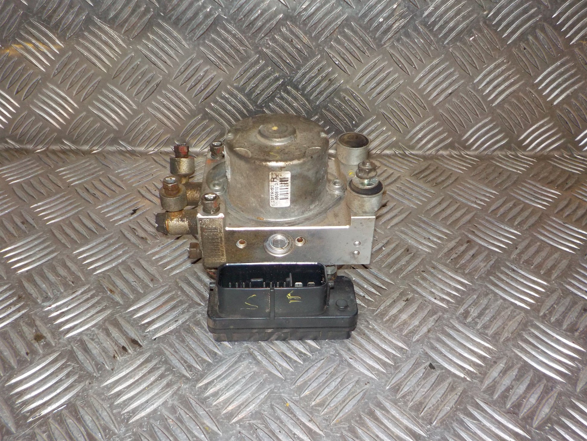 Mazda Pickup B Abs Pumpe Med OEM Nr. MZ258111 Fra Mazda Ophugger