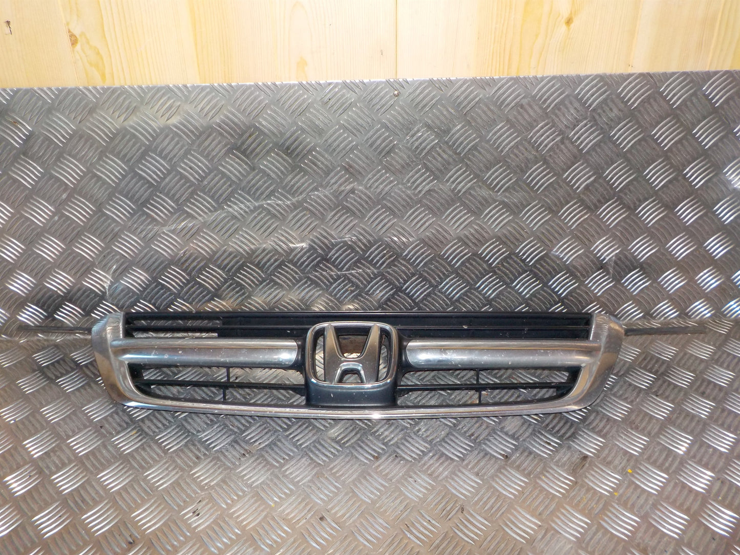 Honda Cr-V Frontgitter Med OEM Nr. 71121S9A003 Fra Honda Ophugger