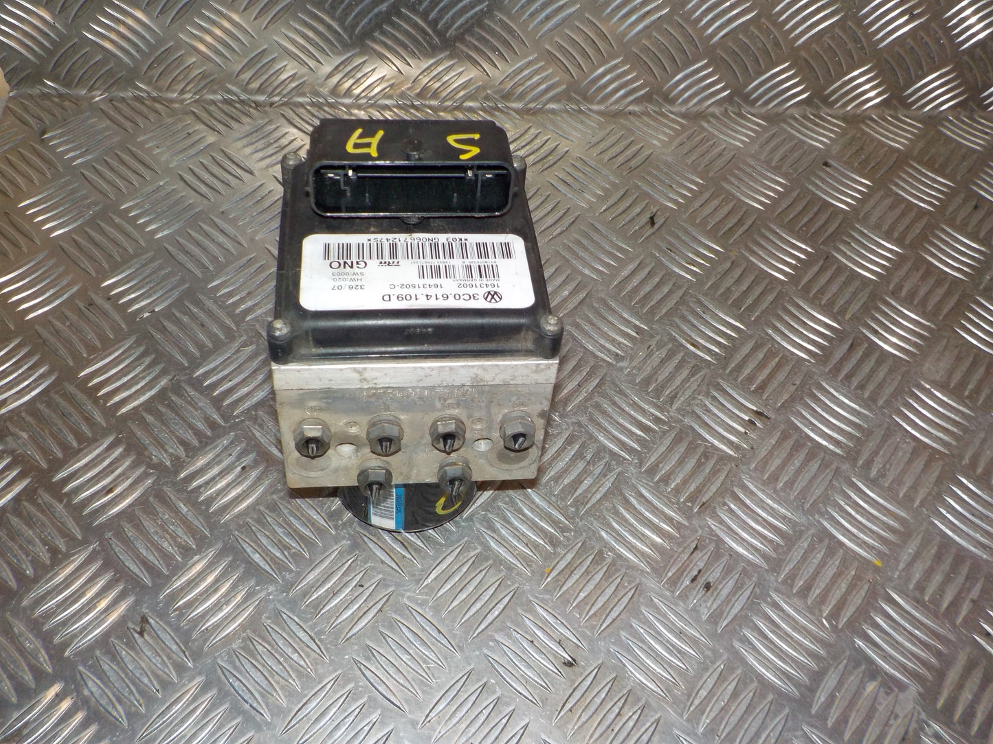 VW Passat 3C Abs Pumpe Med OEM Nr. 3C0614109D Fra VW Ophugger
