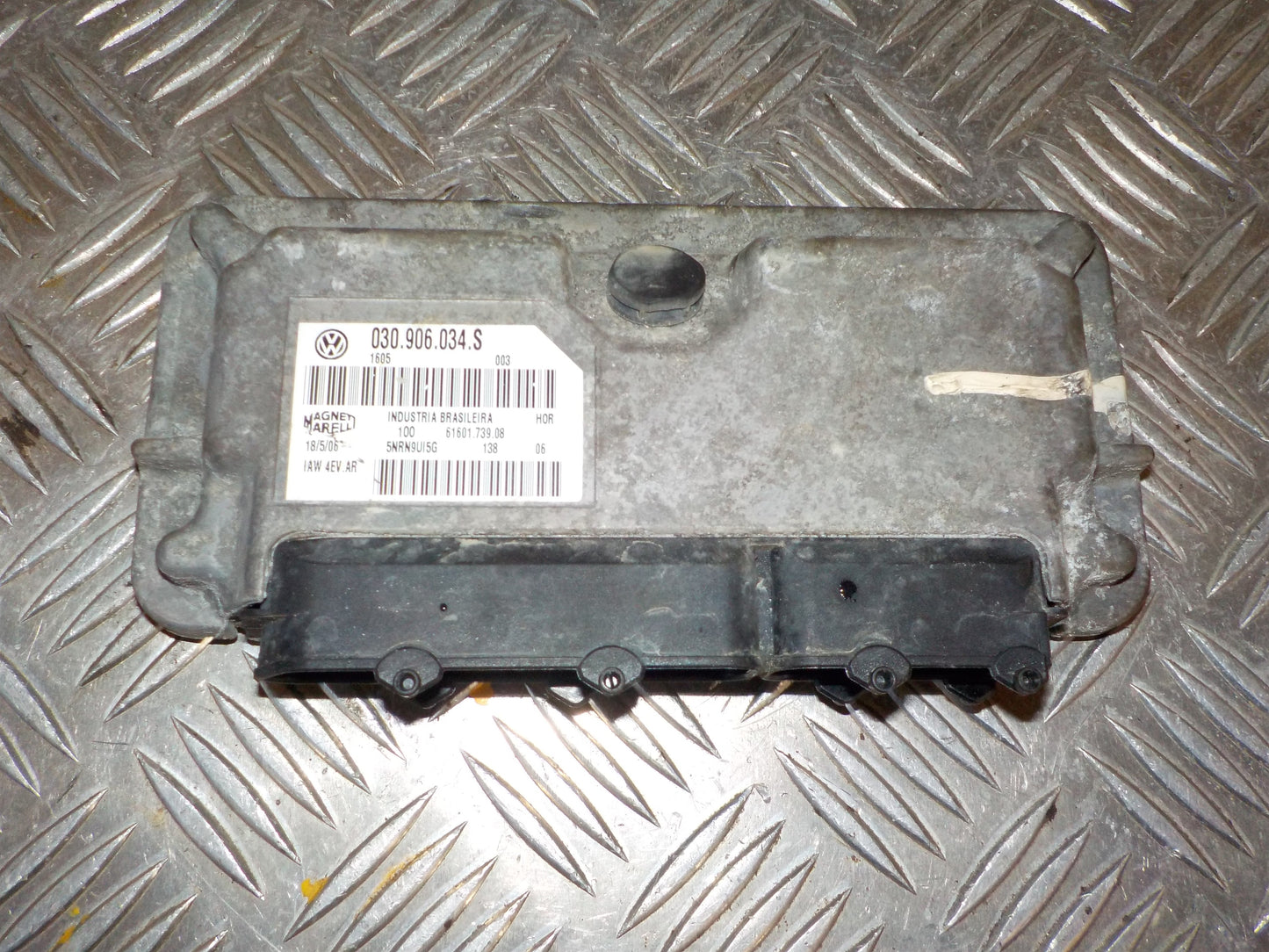 VW Fox 5Z Motorstyring - Motorstyreboks - Injection Elboks Med OEM Nr. 030906034S Fra VW Ophugger