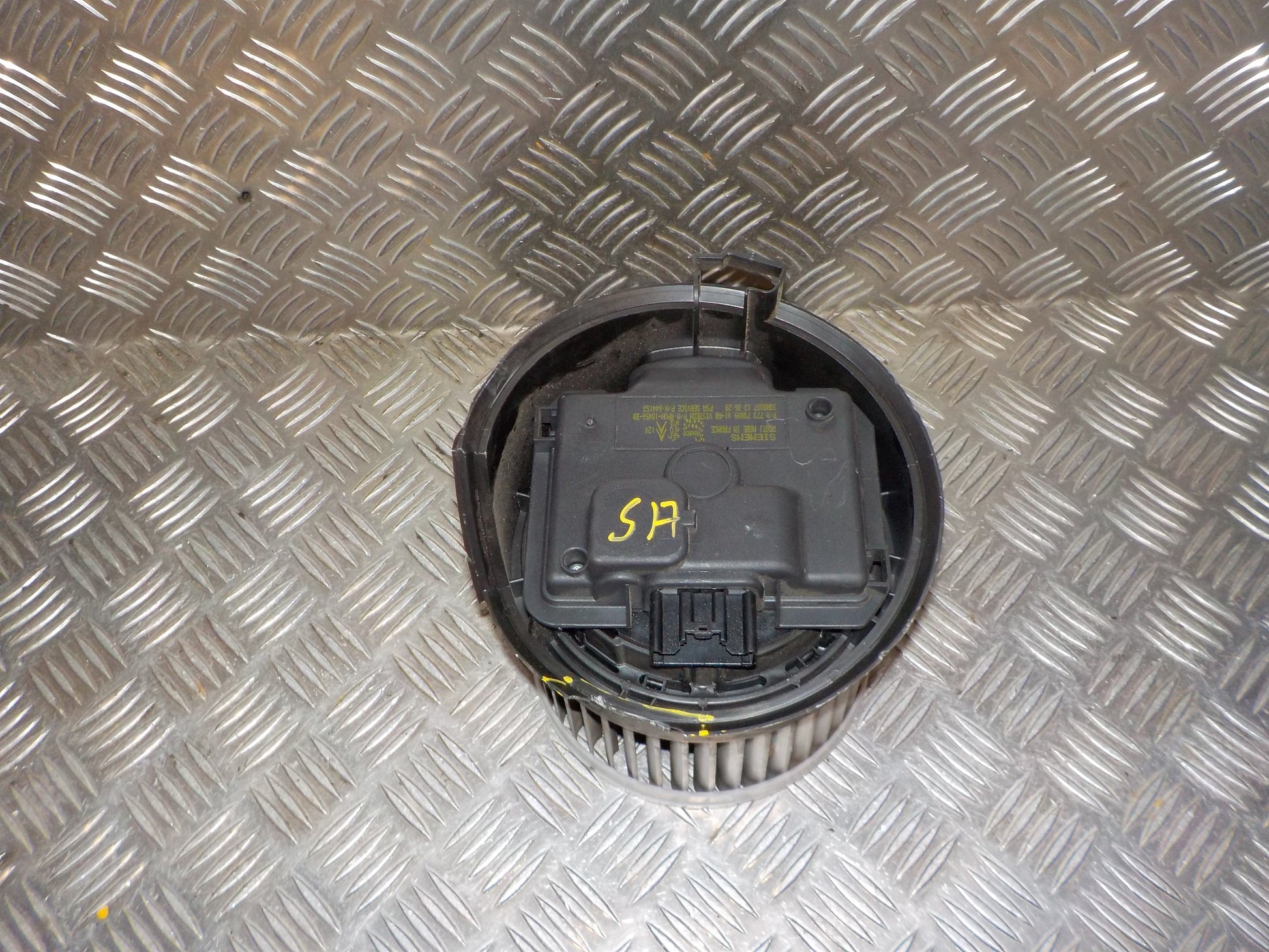 Peugeot 407 Varmeblæser Med OEM Nr. 7737080901AB Fra Peugeot Ophugger