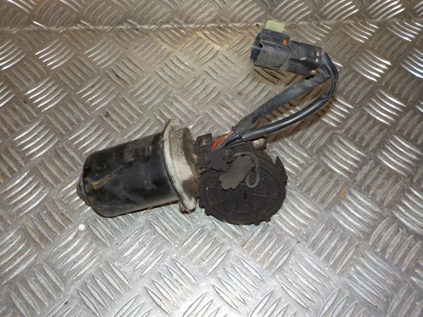 Ssang Yong Rexton II Viskermotor Med OEM Nr. Ophugger Fra Ssang Yong Ophugger