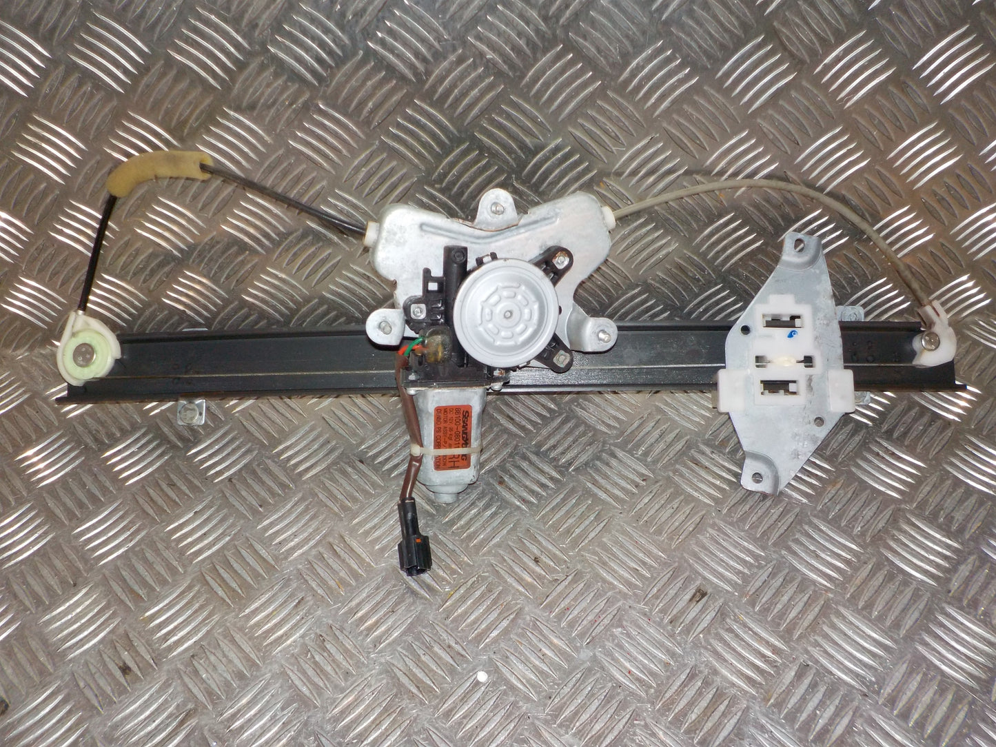 Ssang Yong Rexton II Rudemotor - Rudehejs Med OEM Nr. 8810008011 Fra Ssang Yong Ophugger