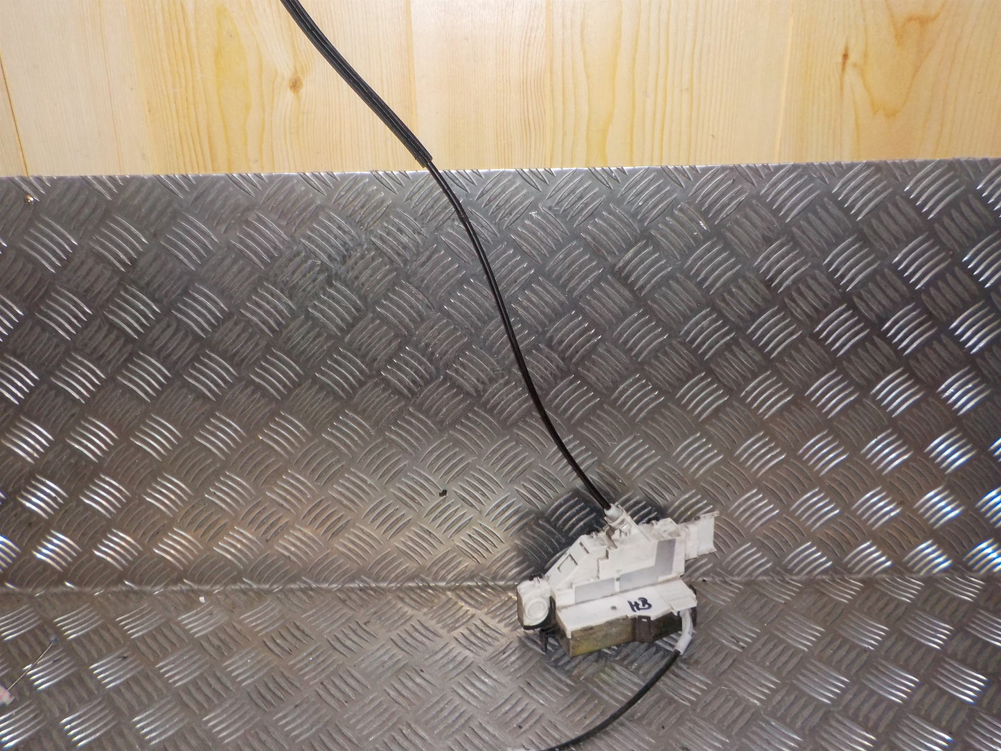 Peugeot 407 Dørlås Med OEM Nr. 9138V0 Fra Peugeot Ophugger