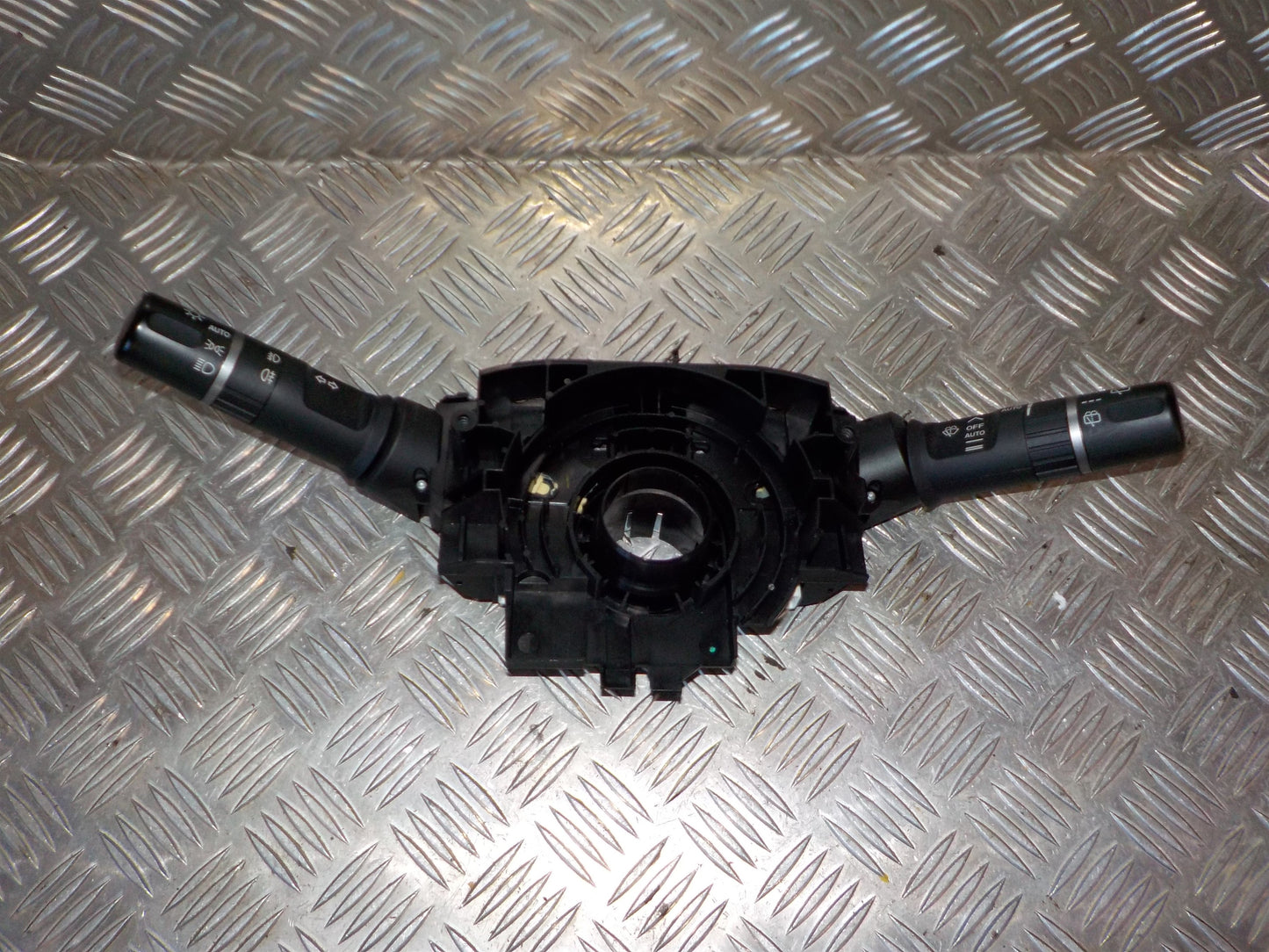Mazda 2 DE Kontakt Combi Med OEM Nr. DF7566120B Fra Mazda Ophugger