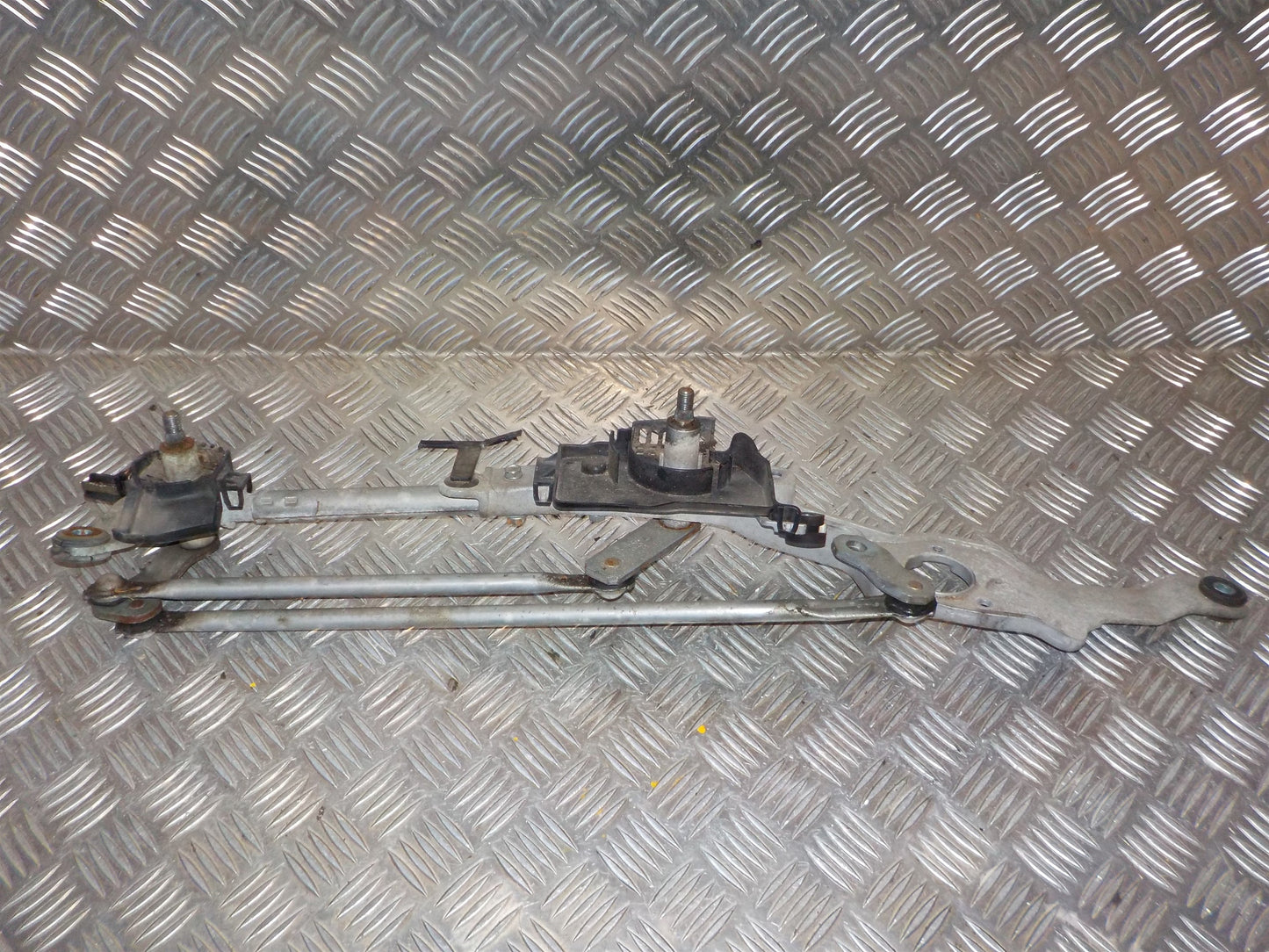 Mazda 2 DE Viskertræk Med OEM Nr. DF7167360C Fra Mazda Ophugger