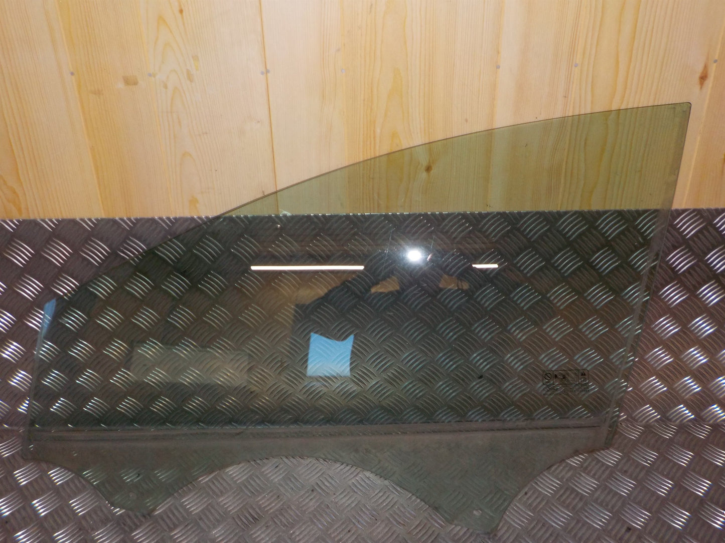 Ford Mondeo 4 Dørrude - Siderude Med OEM Nr. 1507909 Fra Ford Ophugger