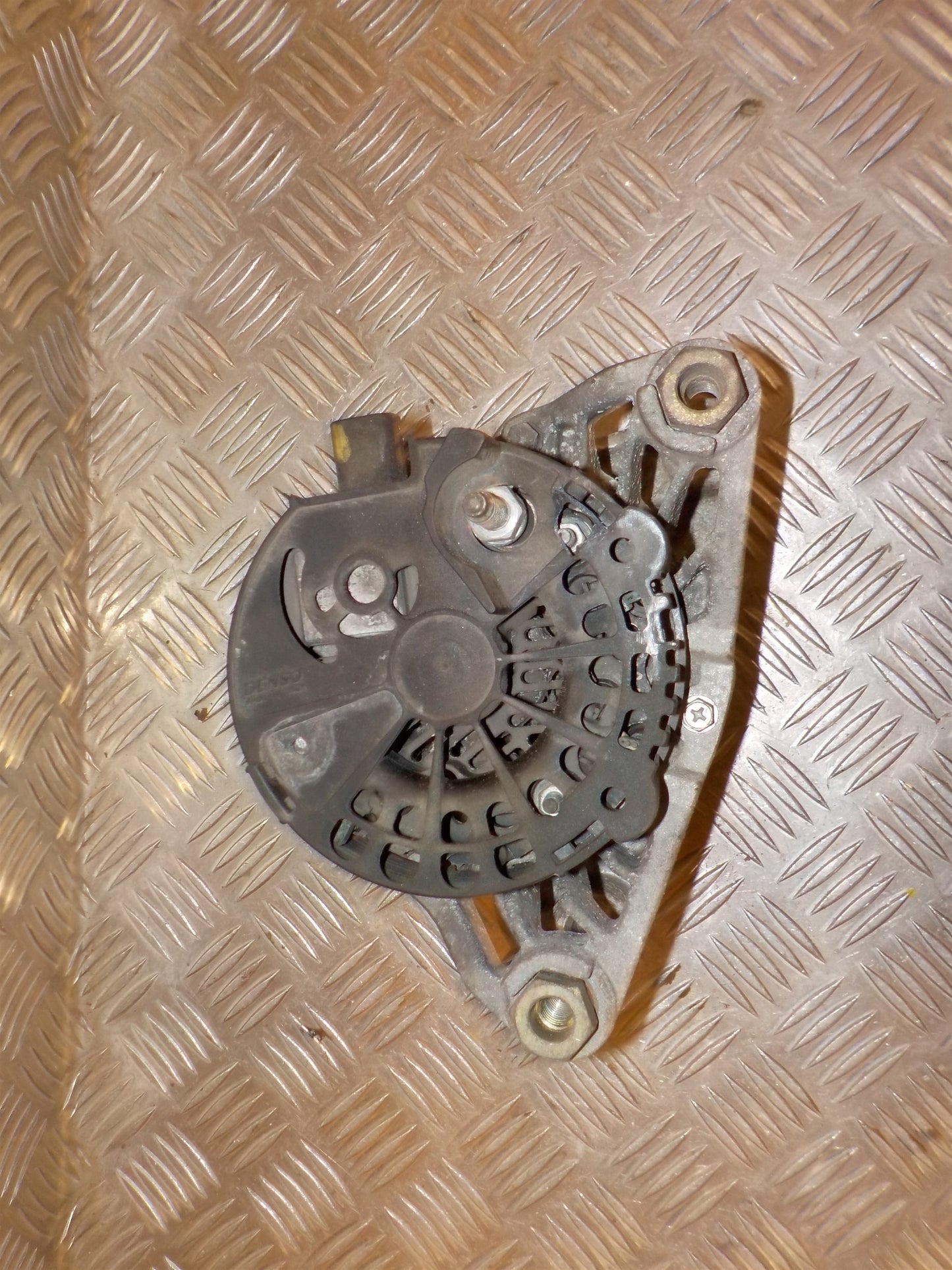 Opel Corsa C Generator Med OEM Nr. 13222929 Fra Opel Ophugger