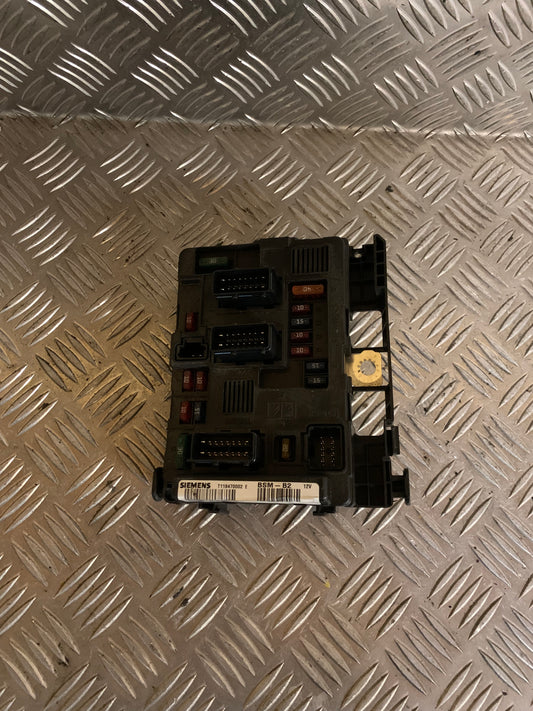 Citroen Berlingo Sikringsboks Med OEM Nr. 9643498980 Fra Citroen Ophugger