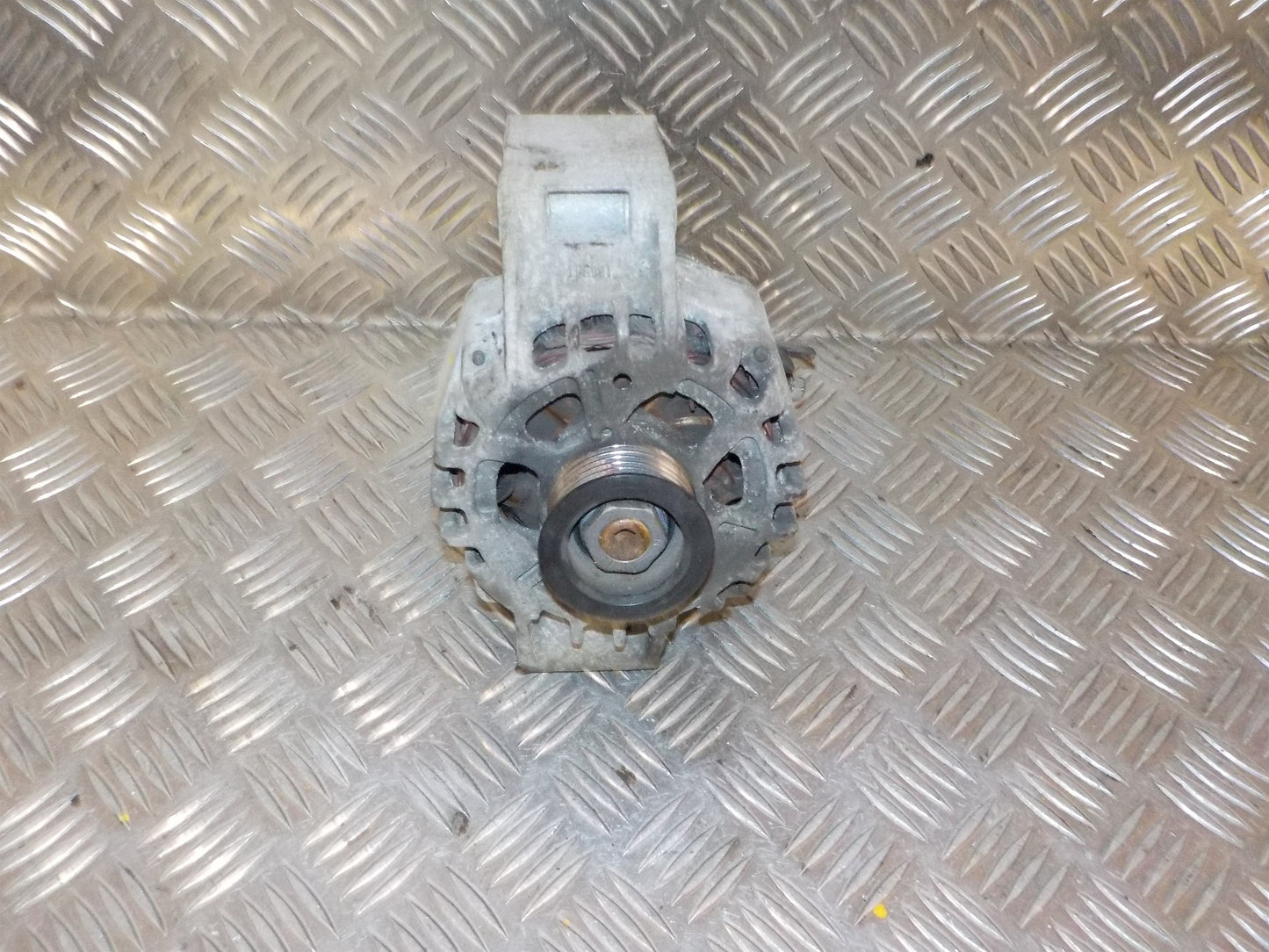 Ford Ka Generator Med OEM Nr. 2543302B Fra Ford Ophugger