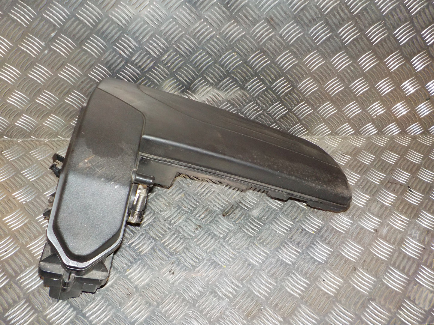 Renault Twingo 2 Luftfilterkasse Med OEM Nr. 8200517765B Fra Renault Ophugger
