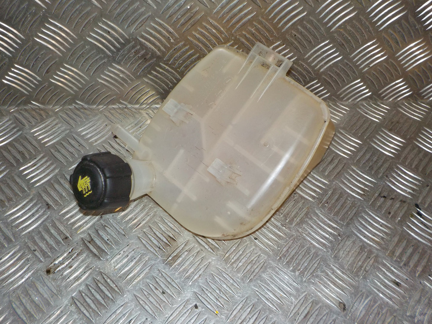 Renault Twingo 2 Ekspansionsbehold Med OEM Nr. 8200369313 Fra Renault Ophugger