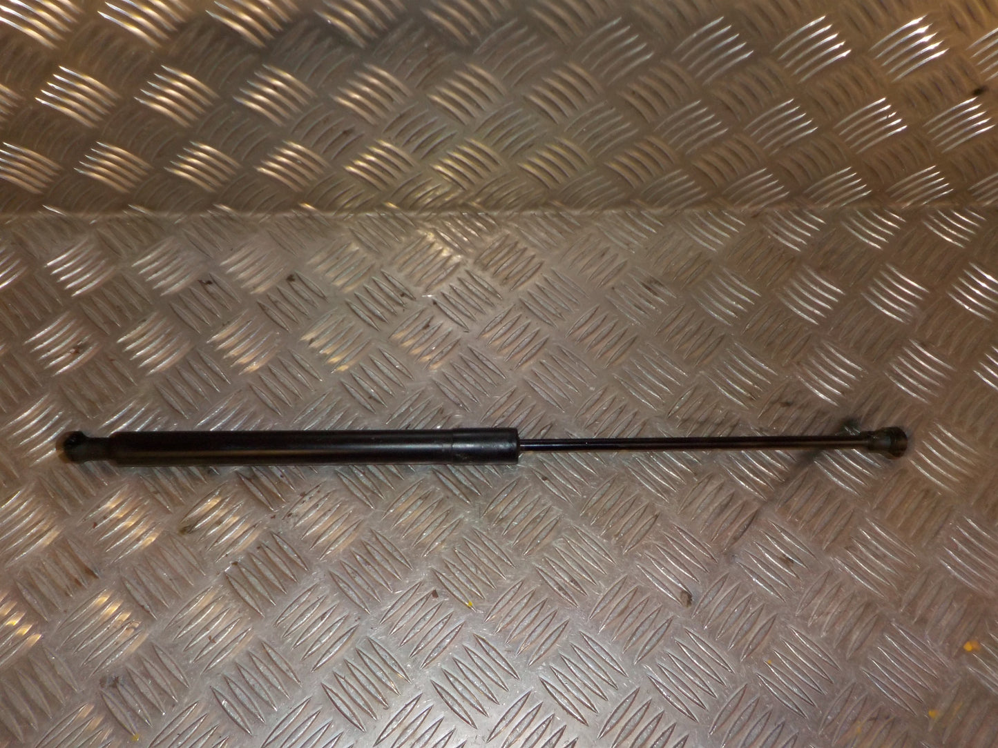 Citroen C3 II Bagklapsdæmper Med OEM Nr. 9683733980 Fra Citroen Ophugger