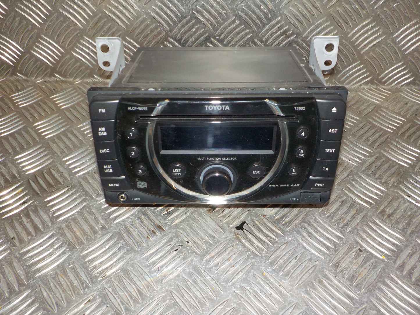 Toyota Yaris Radio M/Cd Med OEM Nr. PZ47600212A0 Fra Toyota Ophugger