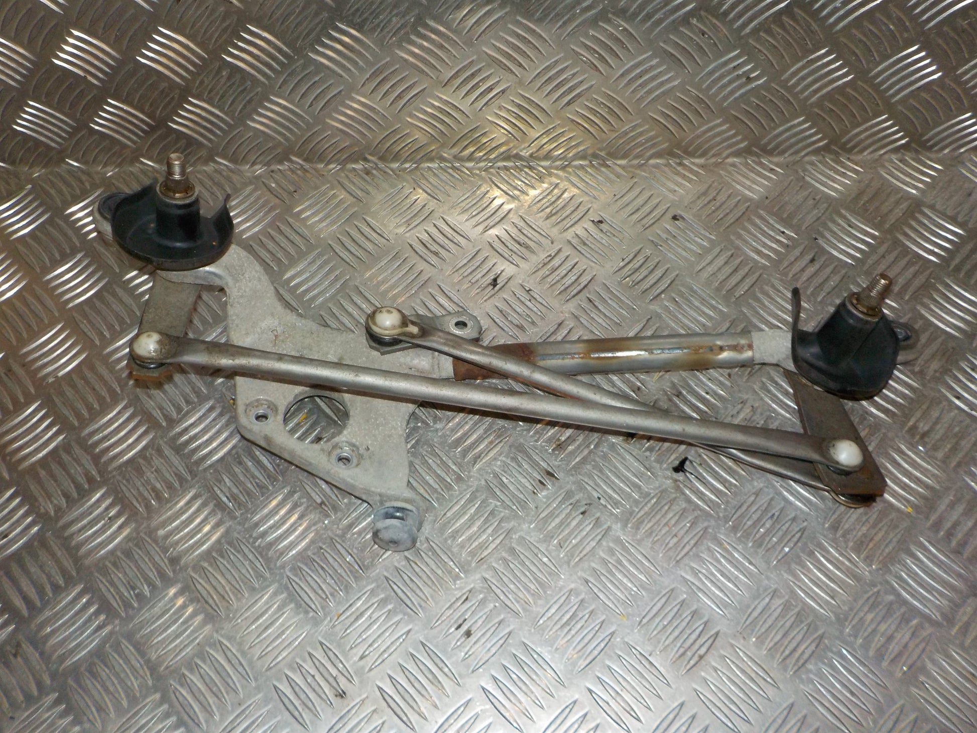 Toyota Yaris Viskertræk Med OEM Nr. 851500D080 Fra Toyota Ophugger