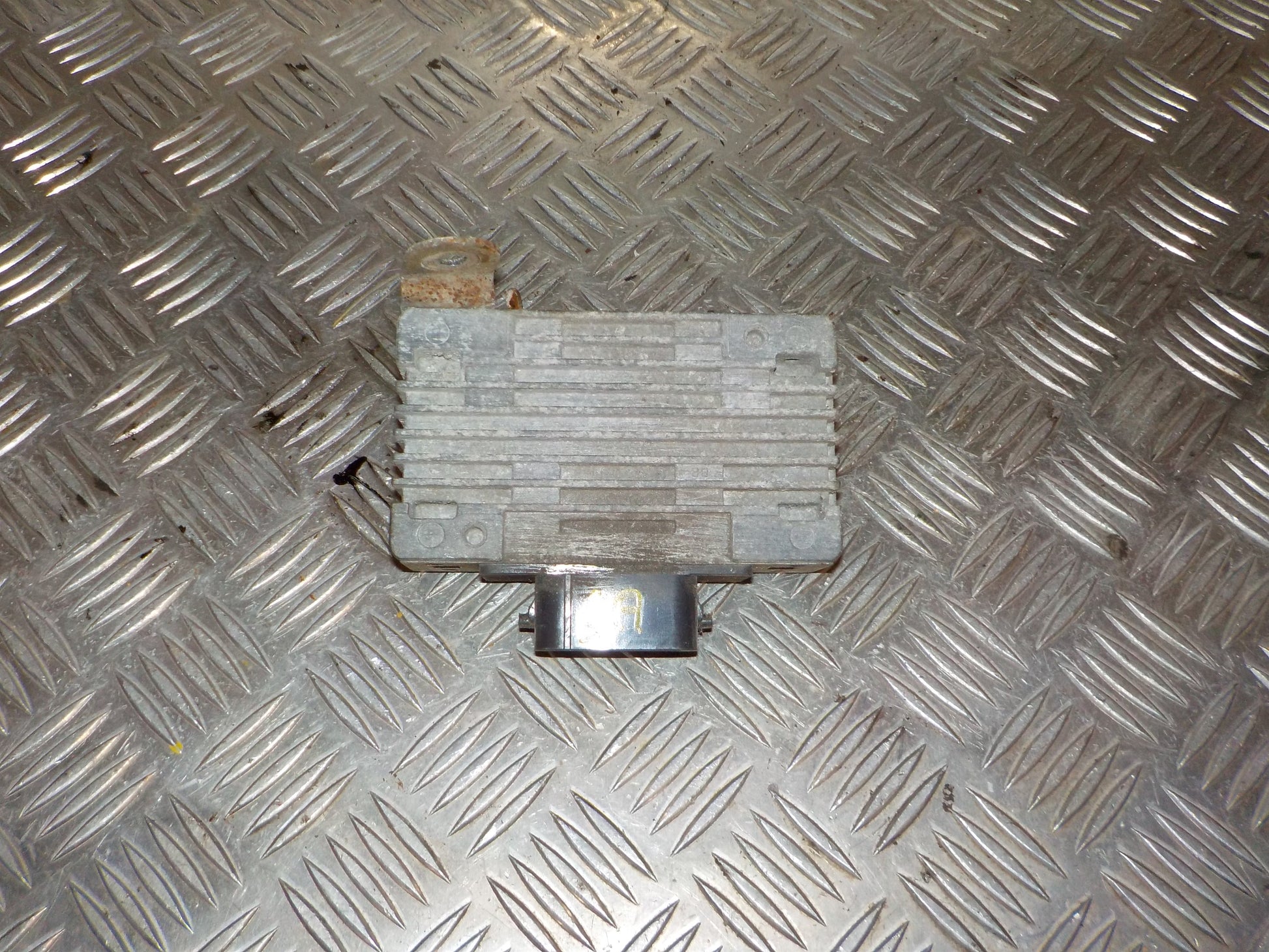 Toyota Yaris Relæ Diverse Med OEM Nr. G92CO52011 Fra Toyota Ophugger