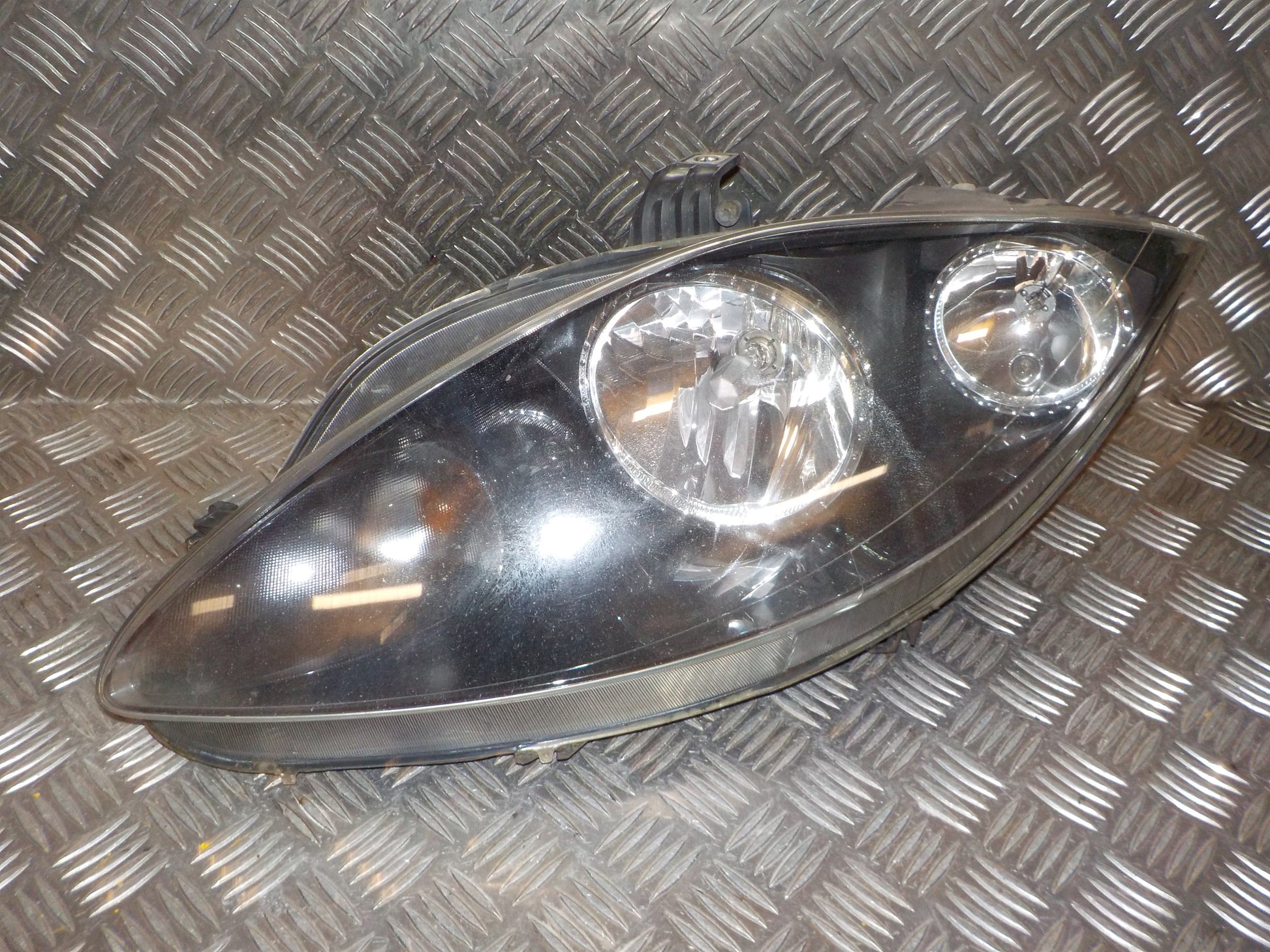 Seat Altea Forlygte Med OEM Nr. 5P1941005A Fra Seat Ophugger