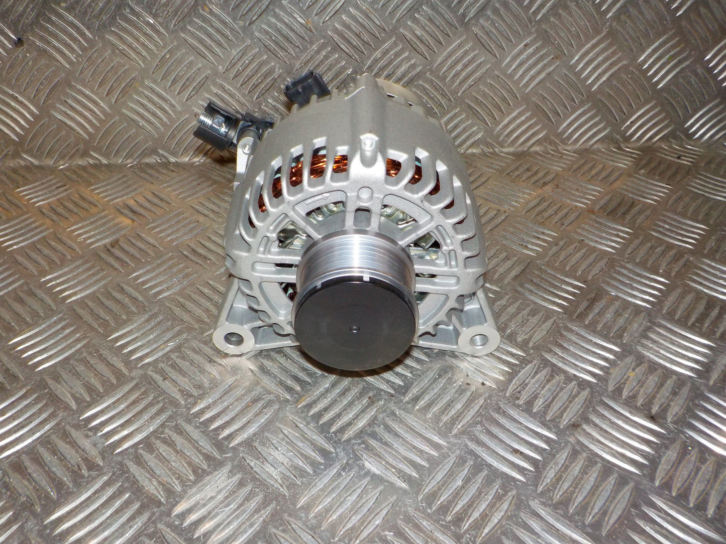 Ford Fiesta 6 Generator Med OEM Nr. 0986049151 Fra Ford Ophugger