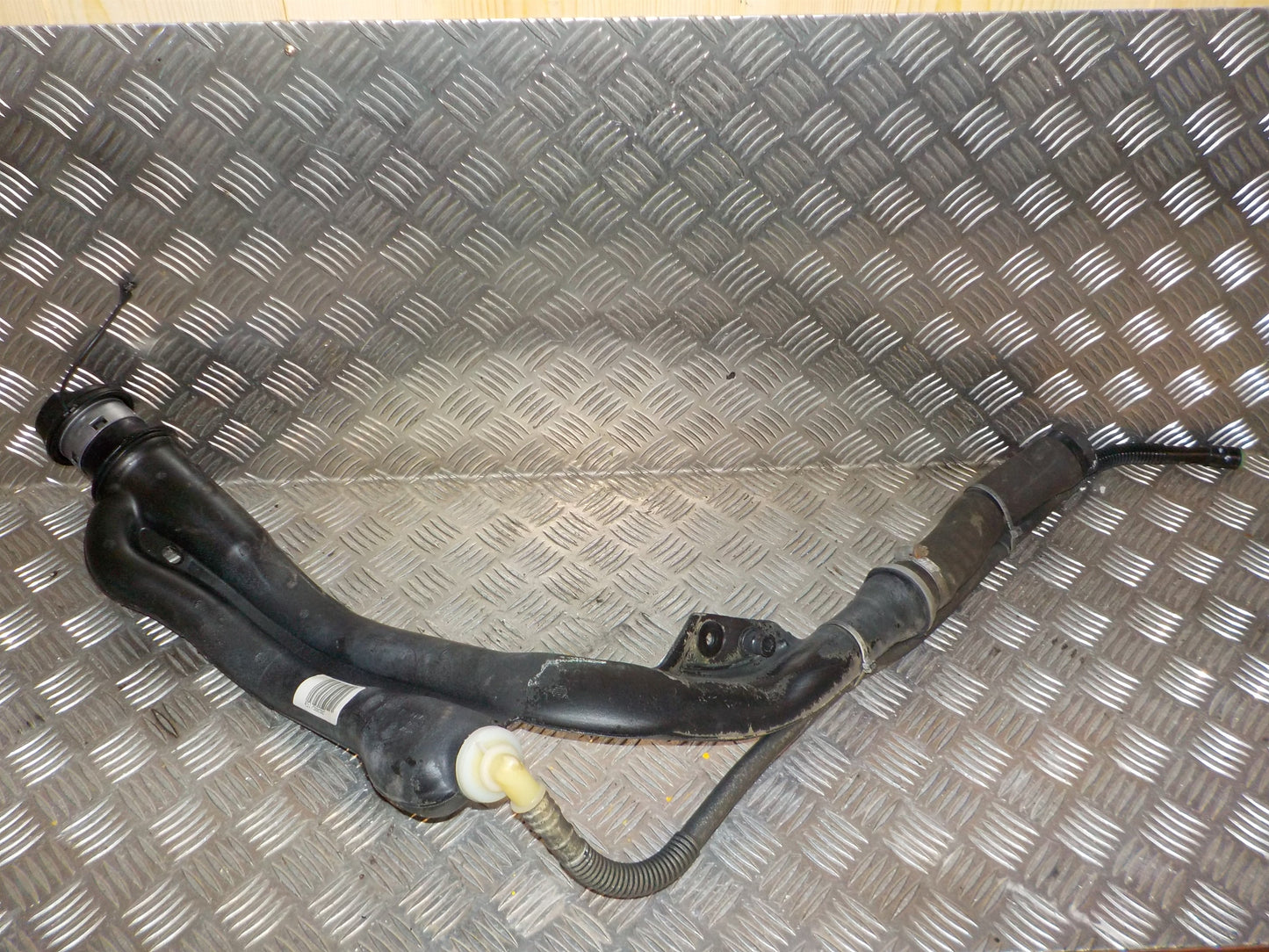 Opel Corsa E Tankrør Med OEM Nr. 13214077 Fra Opel Ophugger