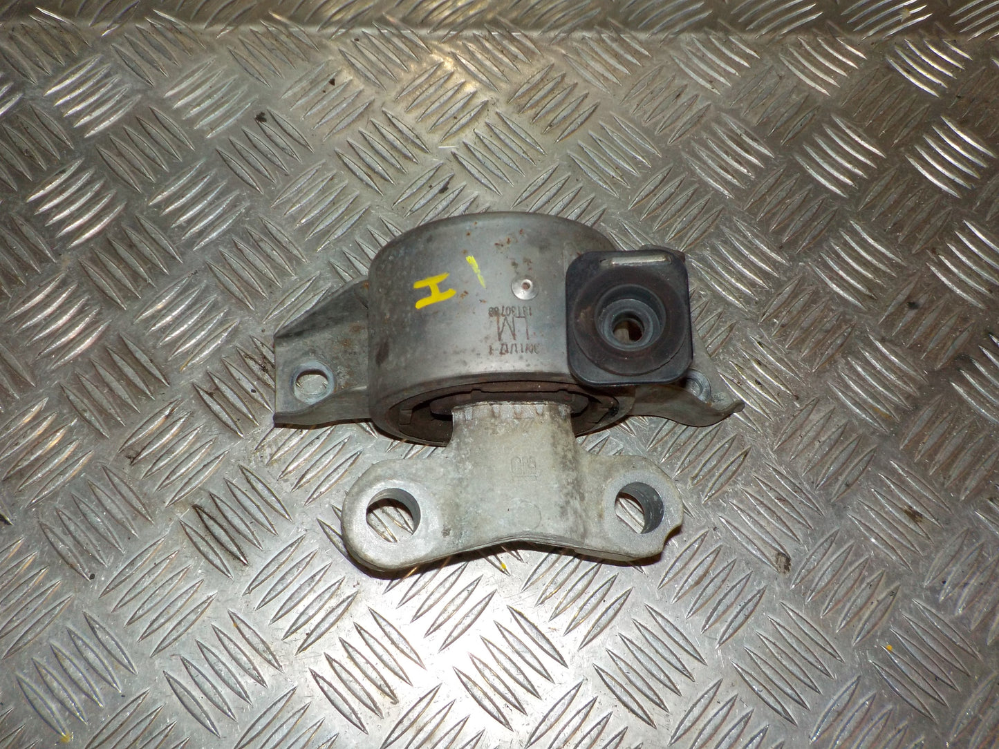 Opel Corsa E Motorophæng H Med OEM Nr. 13130788 Fra Opel Ophugger