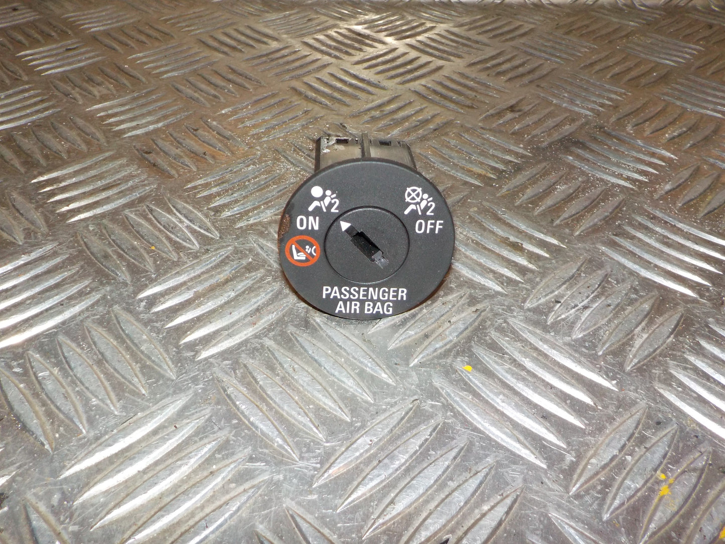 Opel Corsa E Airbag Kontrollampe Med OEM Nr. 13577258 Fra Opel Ophugger