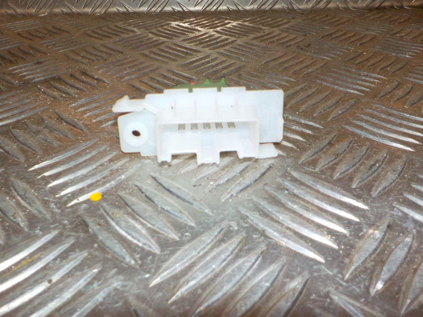 Opel Corsa E Varmemodstand Med OEM Nr. 2468108330 Fra Opel Ophugger