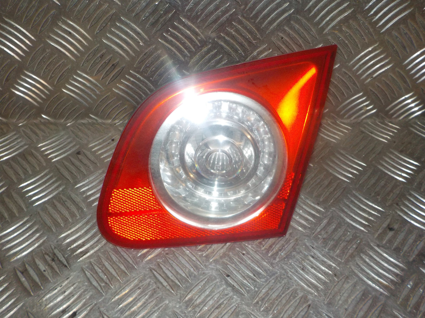 VW Passat 3C Baglygte Med OEM Nr. 3C5945094E Fra VW Ophugger