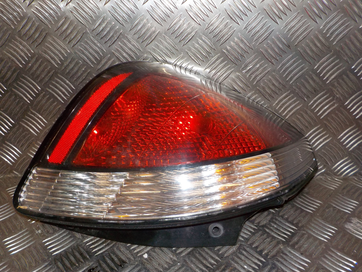 Kia Rio JB Baglygte Med OEM Nr. 924011G210	 Fra Kia Ophugger