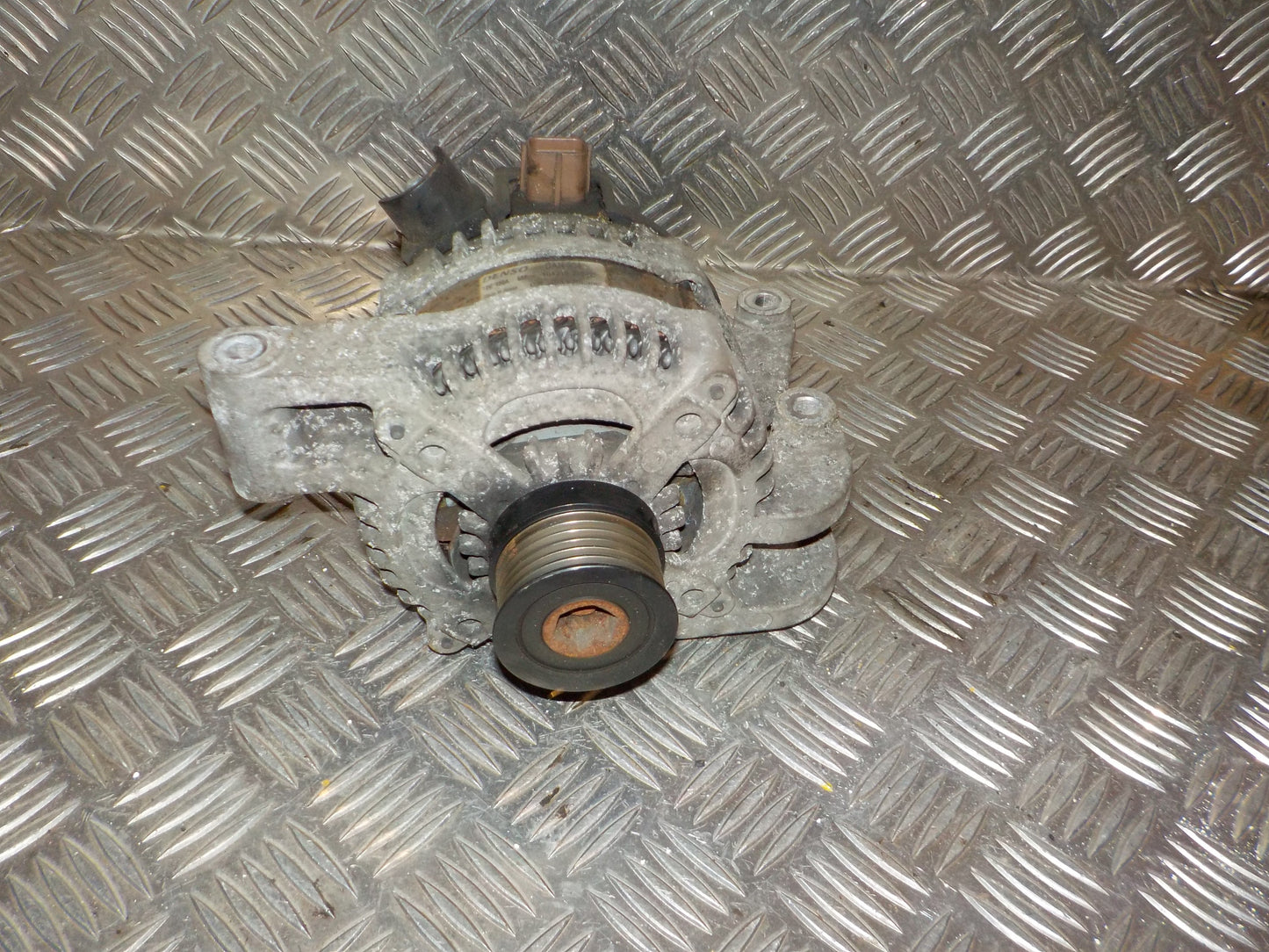 Volvo S40/V50 Generator Med OEM Nr. 1042102750 Fra Volvo Ophugger