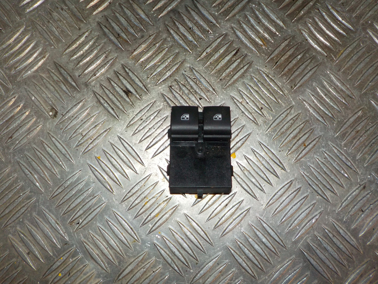 Opel Karl Kontakt Rudehejs Med OEM Nr. 95407141 Fra Opel Ophugger