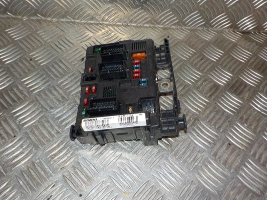 Citroen Berlingo Sikringsboks Med OEM Nr. 9643498980 Fra Citroen Ophugger