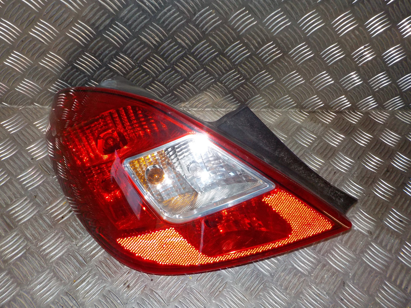 Opel Corsa D Baglygte Med OEM Nr. 13188047 Fra Opel Ophugger