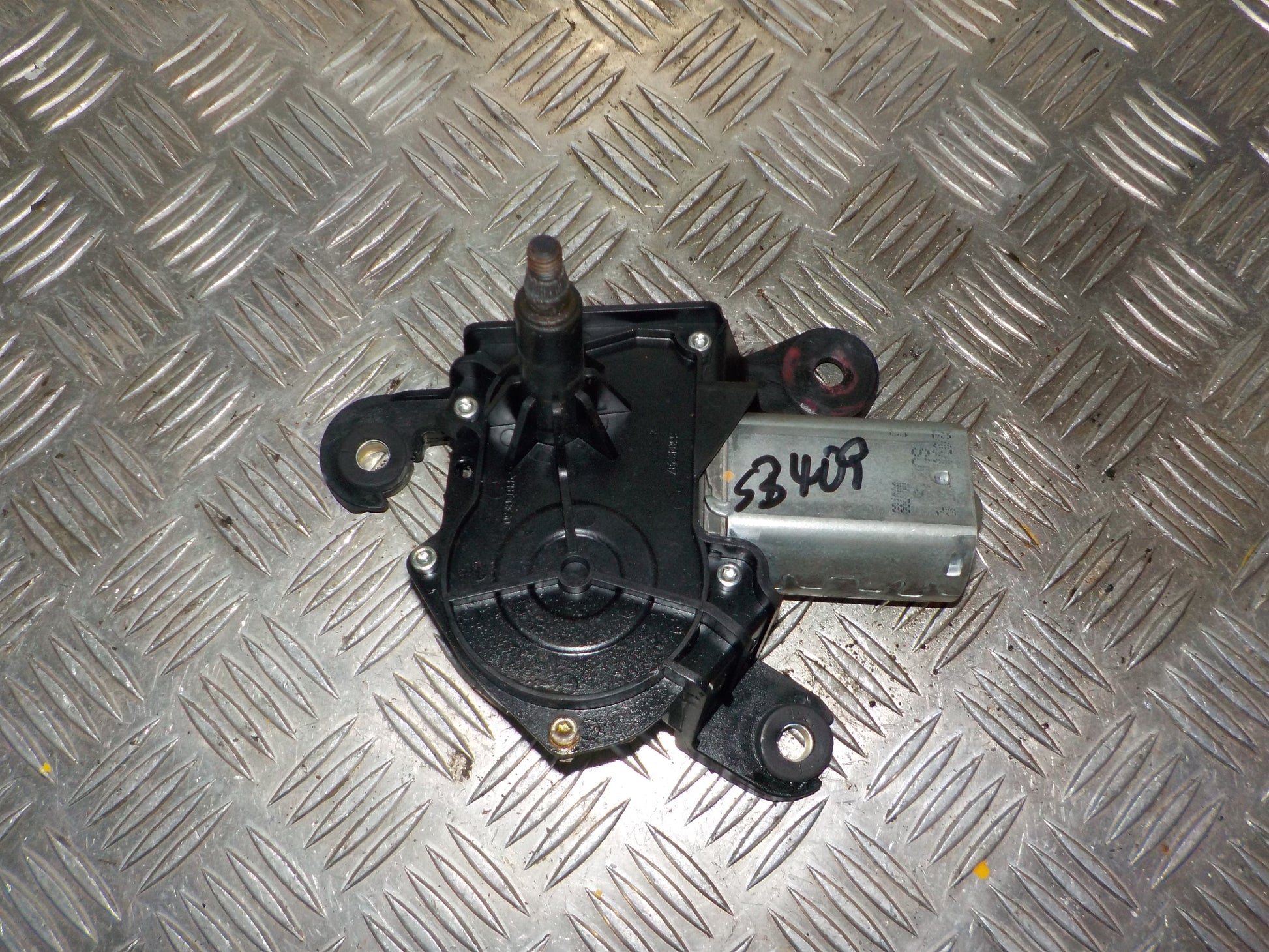 Suzuki Wagon R Bagrudevisker Motor Med OEM Nr. 3881083E00 Fra Suzuki Ophugger