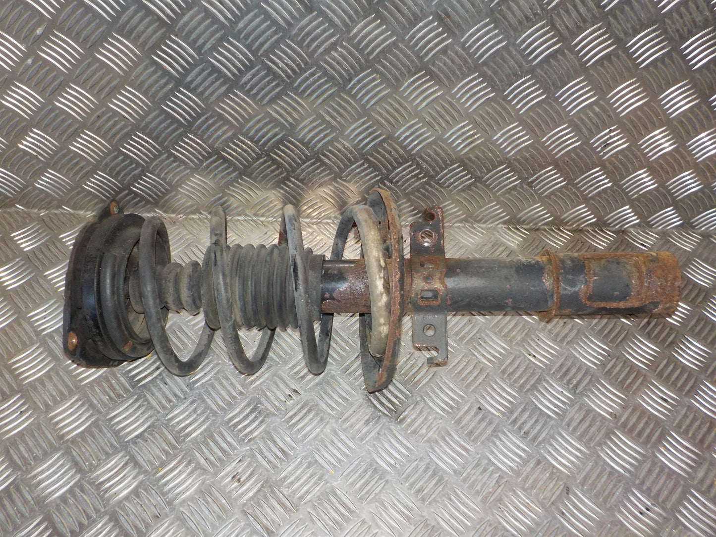 Renault Megane 3 Fjederben For H Med OEM Nr. 543020016R Fra Renault Ophugger