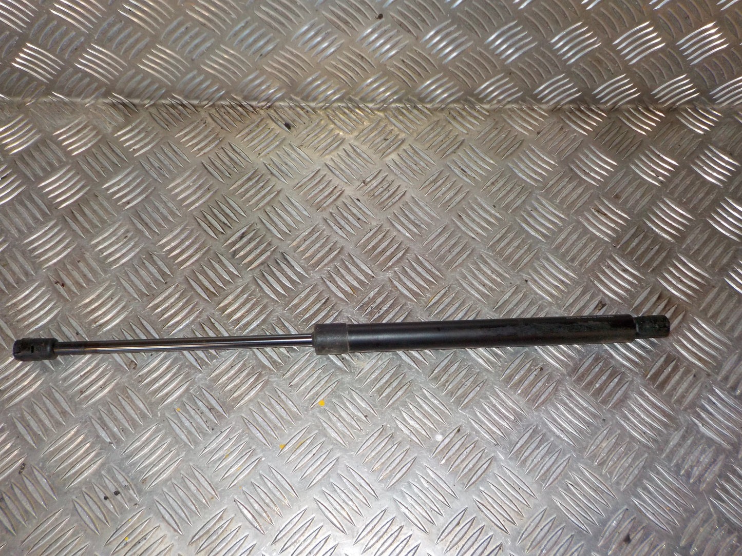 Renault Megane 3 Bagklapsdæmper Med OEM Nr. 1232759 Fra Renault Ophugger