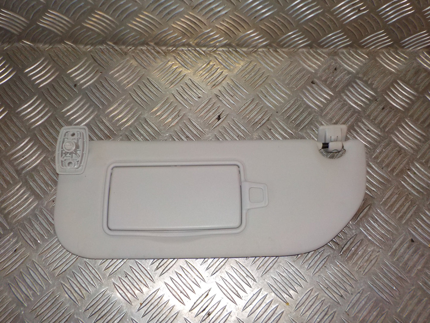 Citroen C1 Solskærm Med OEM Nr. 16117727BJ Fra Citroen Ophugger