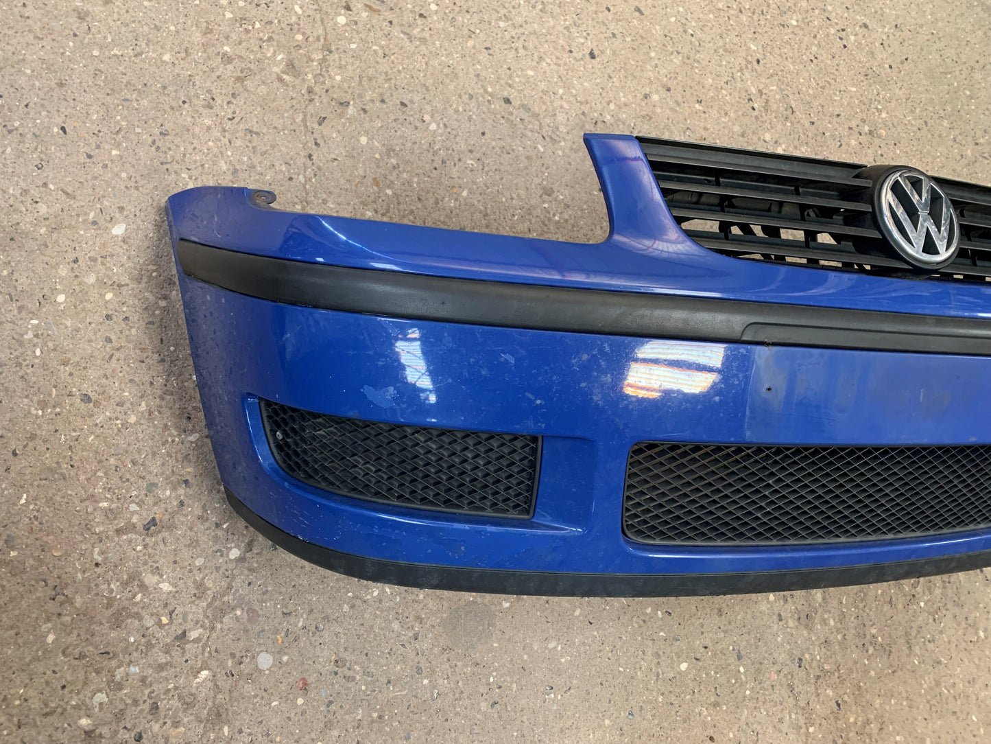 VW Polo Facel. 6N Forkofanger Med OEM Nr. 6N0807217E Fra VW Ophugger