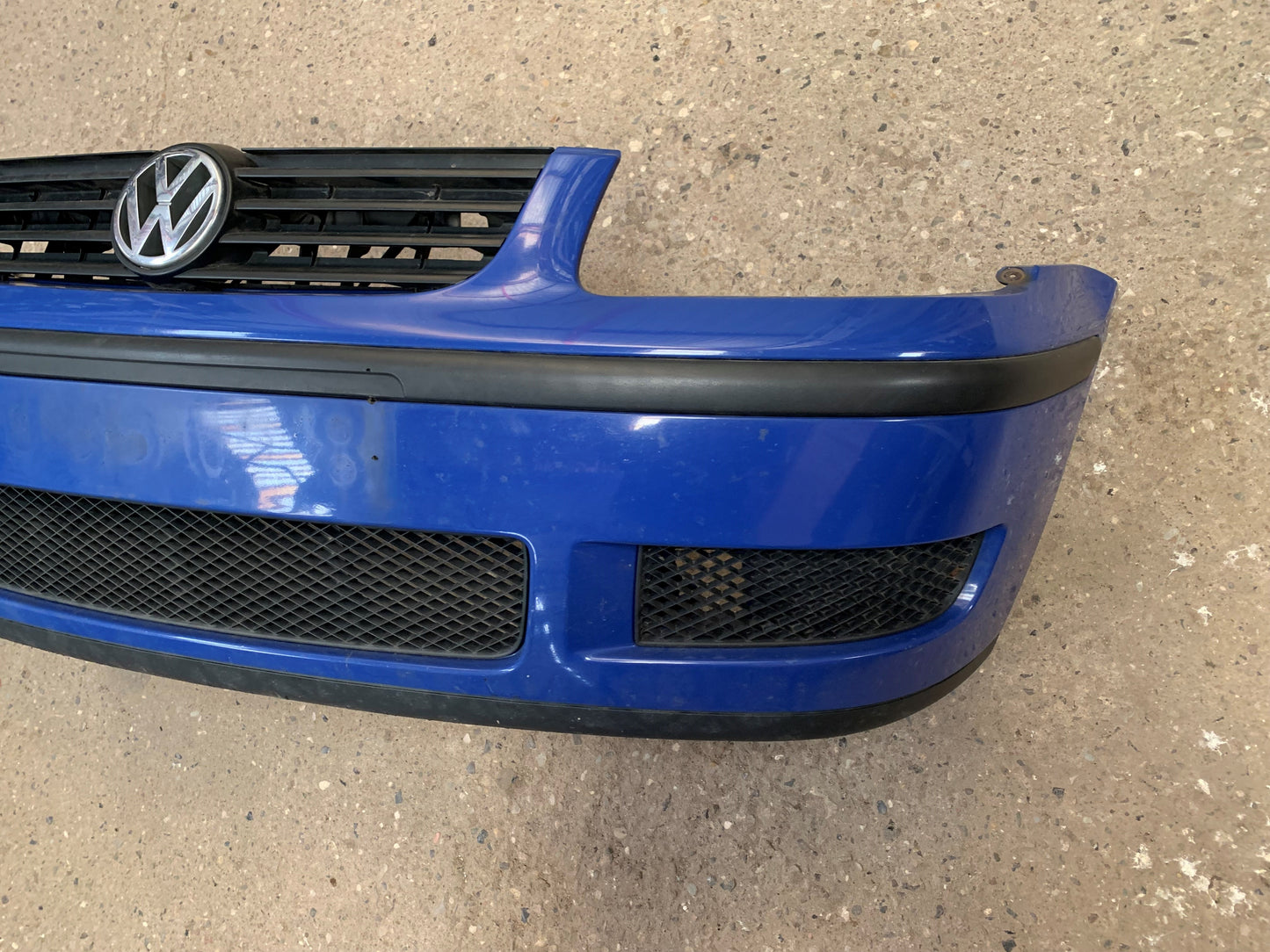 VW Polo Facel. 6N Forkofanger Med OEM Nr. 6N0807217E Fra VW Ophugger