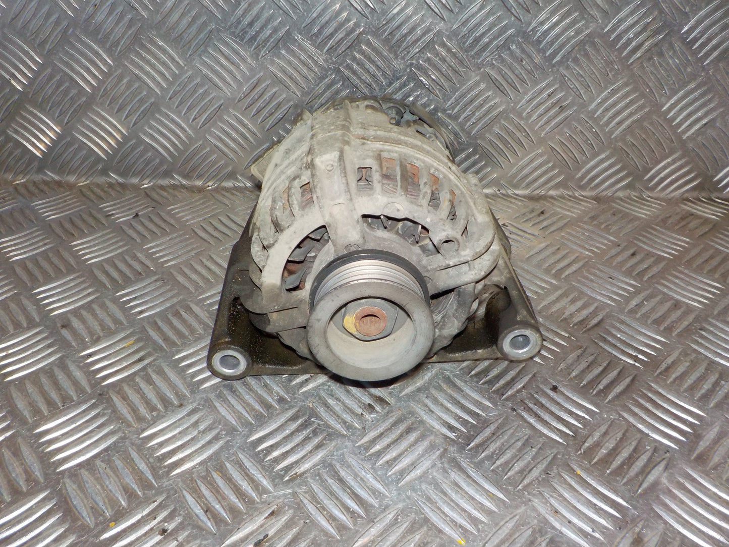 Opel Corsa C Generator Med OEM Nr. 0124225018 Fra Opel Ophugger