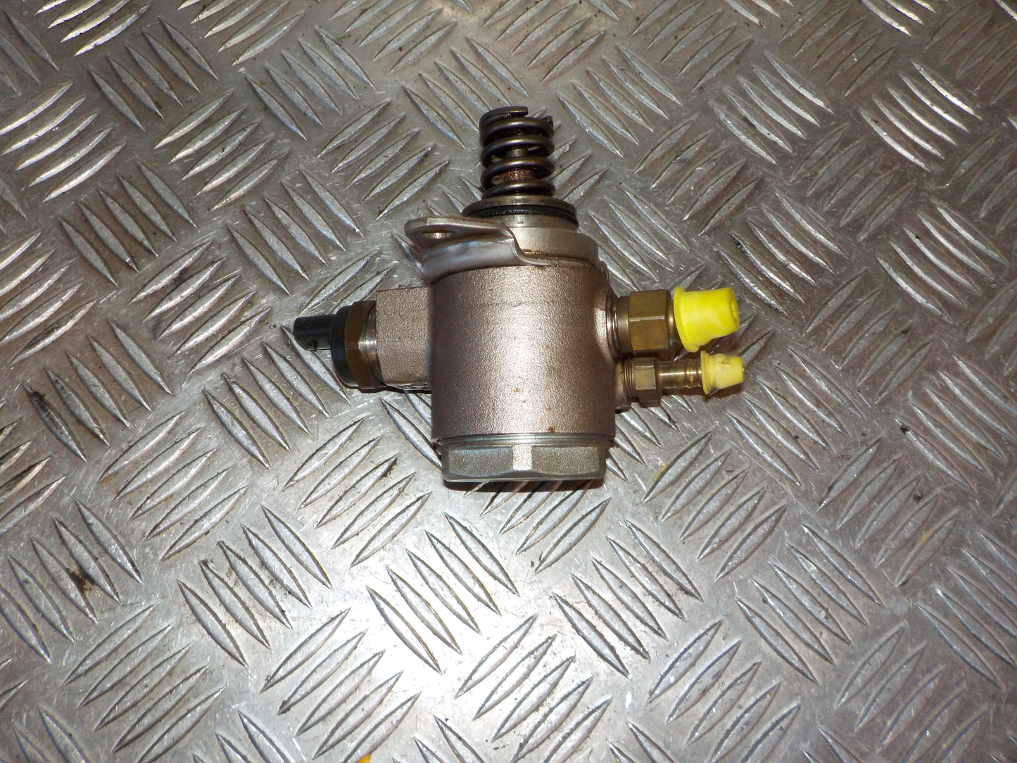 VW Golf 6 1K Benz/Brændstofpumpe El Med OEM Nr. 03C127025C Fra VW Ophugger